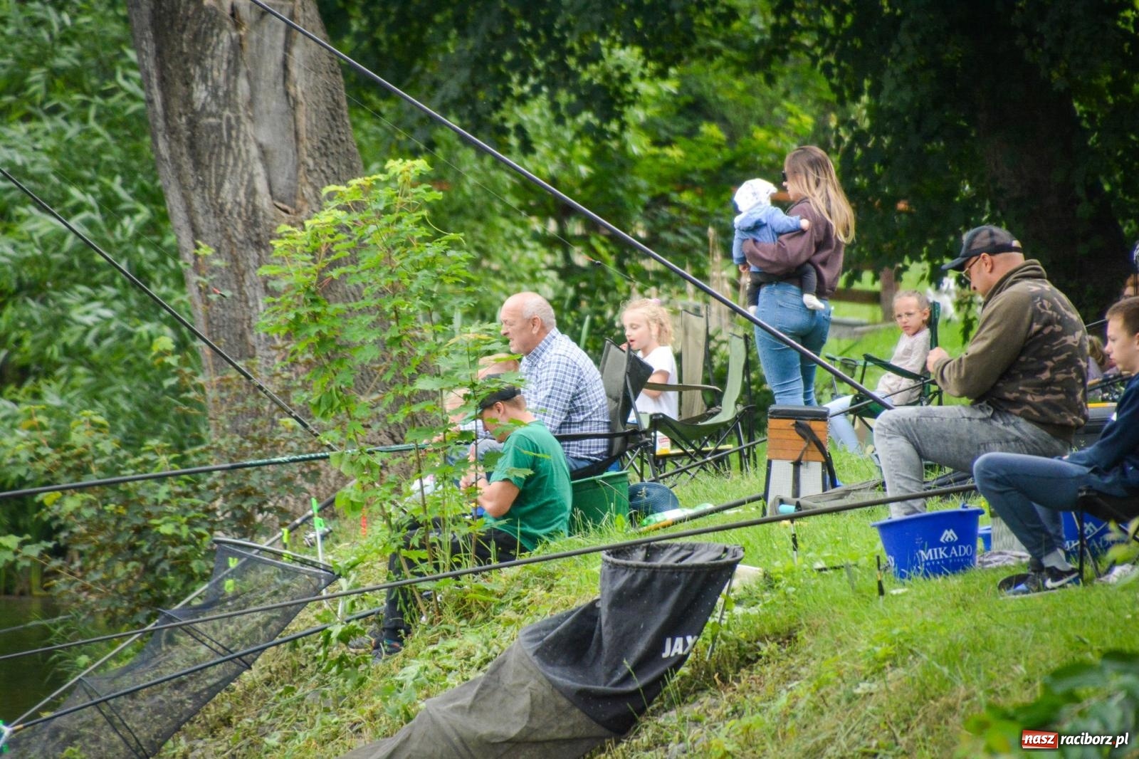 Zdjęcie w galerii na portalu naszraciborz.pl: Rodzinne wędkowanie w Krowiarkach. Puchar Wójta dla Patryka i Szymona Lepiorzów wiadomości z regionu