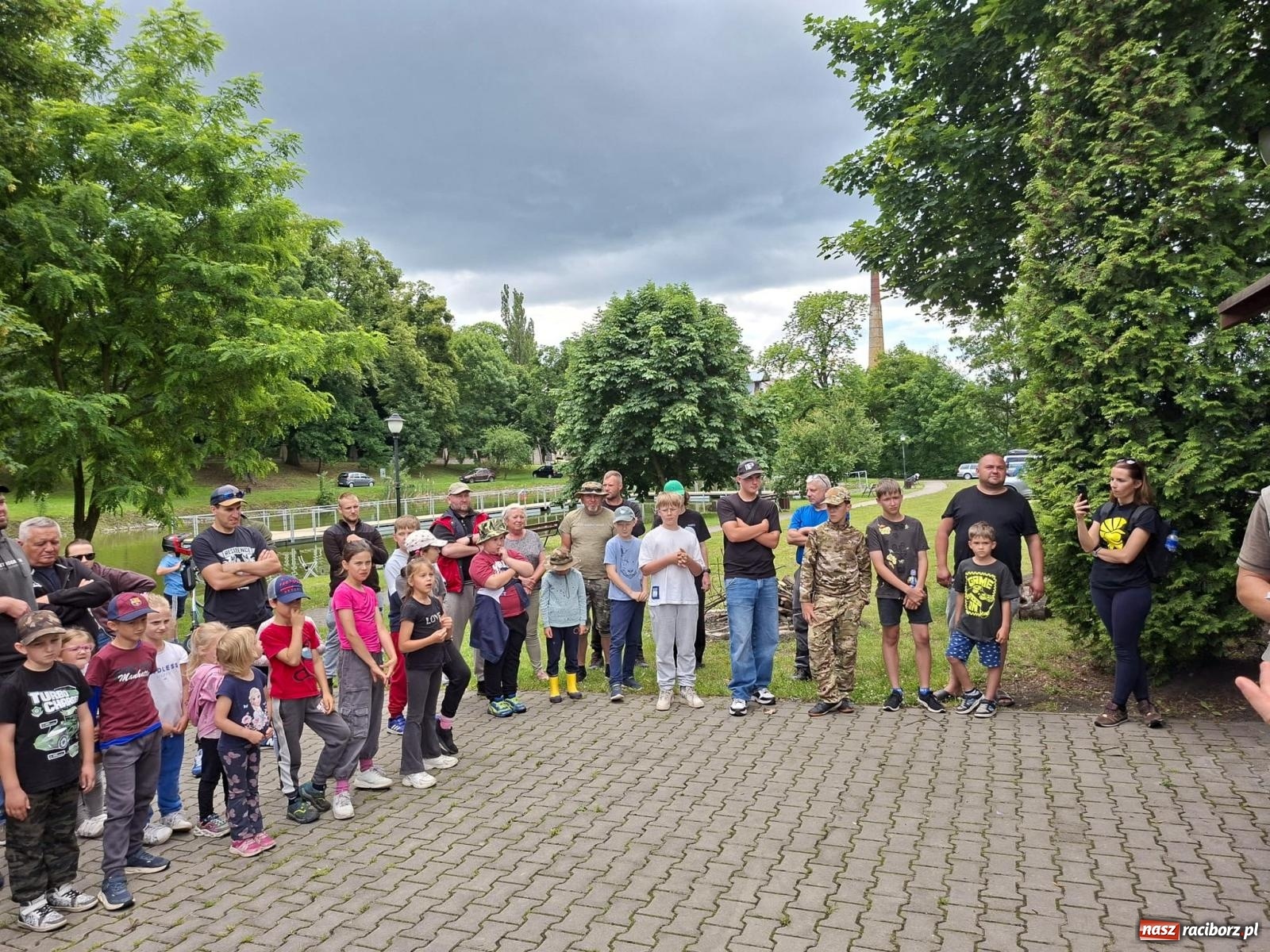 Zdjęcie w galerii na portalu naszraciborz.pl: Rodzinne wędkowanie w Krowiarkach. Puchar Wójta dla Patryka i Szymona Lepiorzów wiadomości z regionu