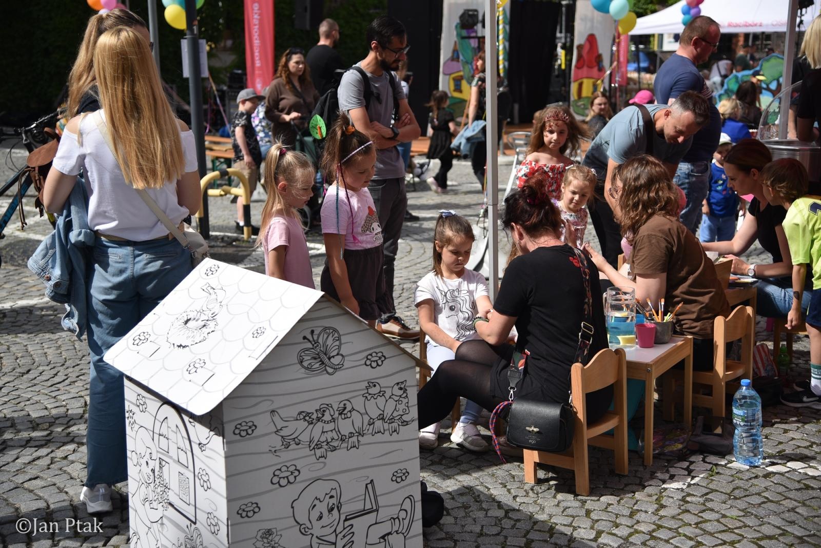 Zdjęcie w galerii na portalu naszraciborz.pl: Festiwal Dziecięcej Radości przyciągnął rodziny na plac Księżnej Ofki Piastówny wiadomości z regionu
