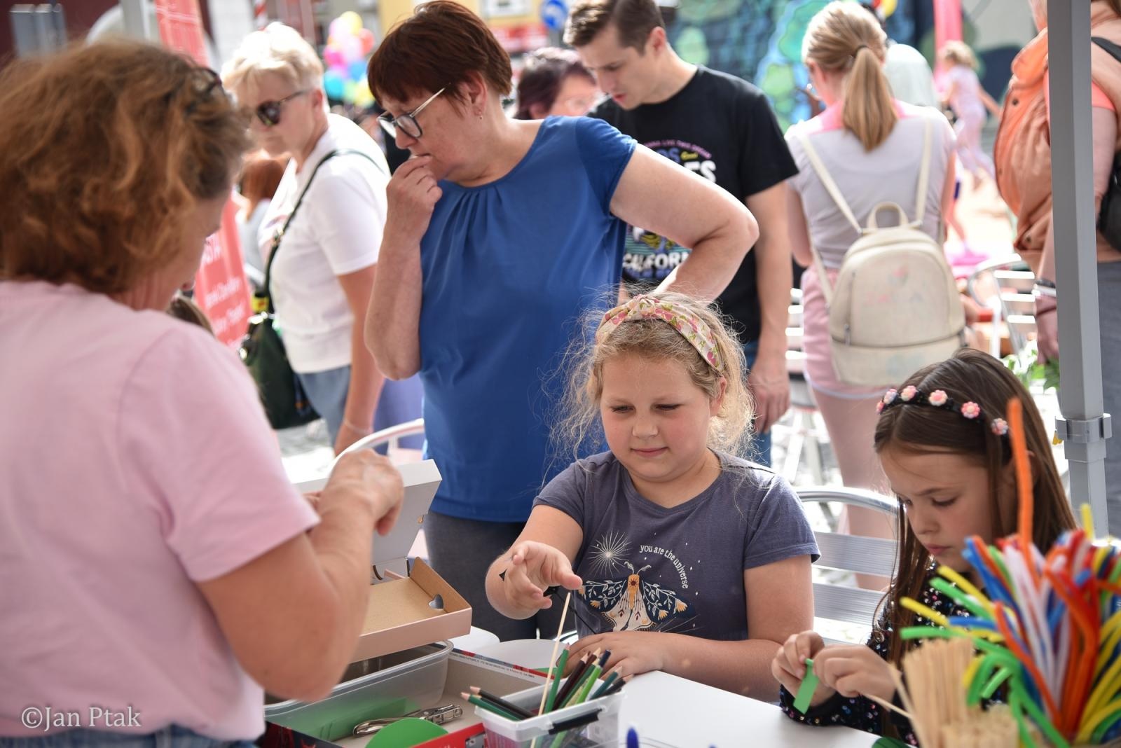 Zdjęcie w galerii na portalu naszraciborz.pl: Festiwal Dziecięcej Radości przyciągnął rodziny na plac Księżnej Ofki Piastówny wiadomości z regionu
