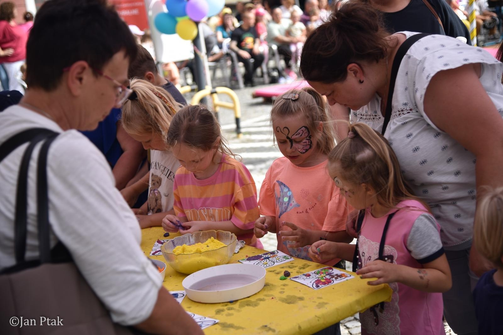 Zdjęcie w galerii na portalu naszraciborz.pl: Festiwal Dziecięcej Radości przyciągnął rodziny na plac Księżnej Ofki Piastówny wiadomości z regionu
