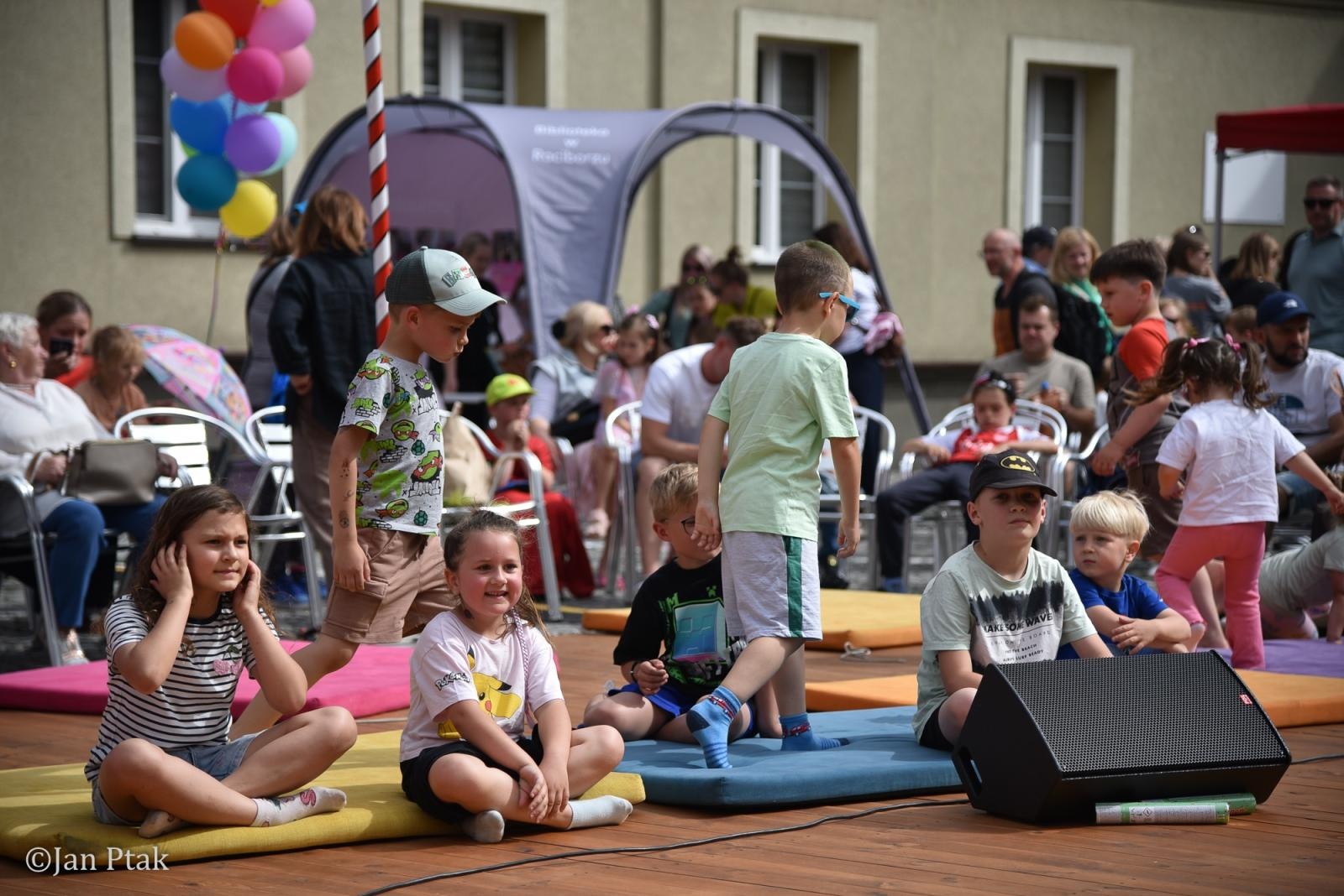 Zdjęcie w galerii na portalu naszraciborz.pl: Festiwal Dziecięcej Radości przyciągnął rodziny na plac Księżnej Ofki Piastówny wiadomości z regionu