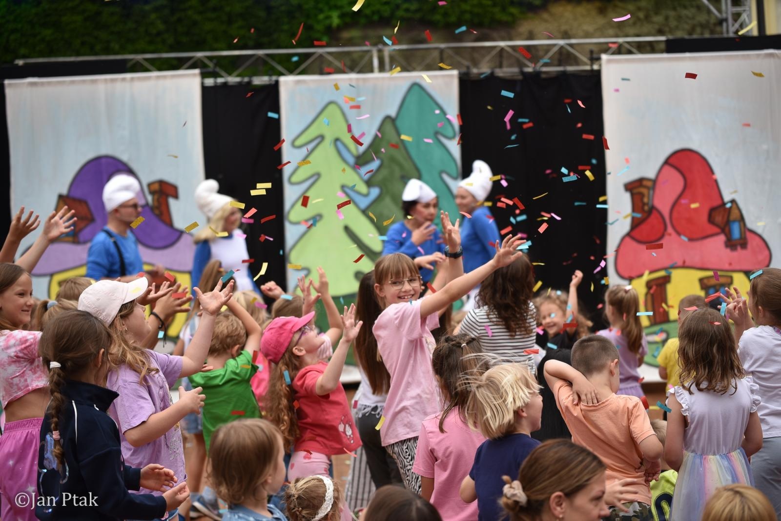 Zdjęcie w galerii na portalu naszraciborz.pl: Festiwal Dziecięcej Radości przyciągnął rodziny na plac Księżnej Ofki Piastówny wiadomości z regionu