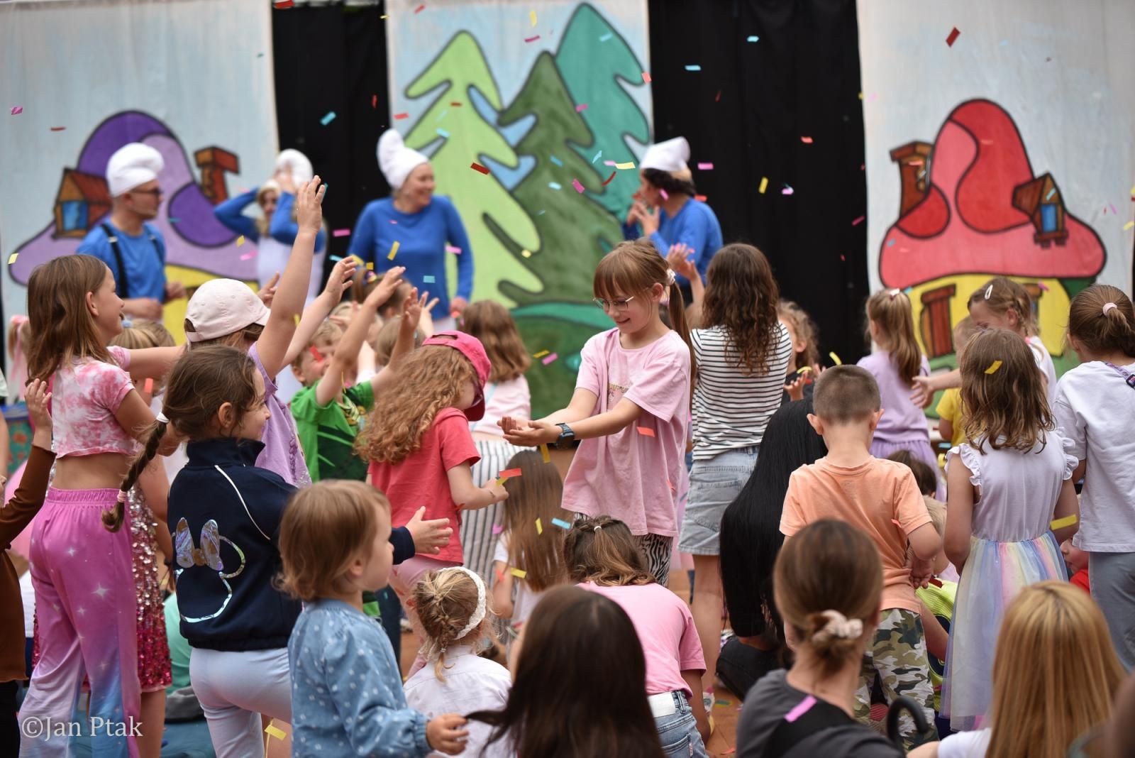 Zdjęcie w galerii na portalu naszraciborz.pl: Festiwal Dziecięcej Radości przyciągnął rodziny na plac Księżnej Ofki Piastówny wiadomości z regionu