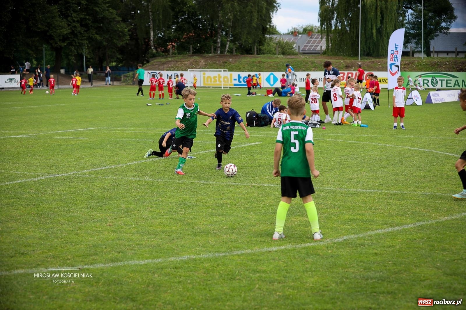 Zdjęcie w galerii na portalu naszraciborz.pl: Międzynarodowy Turniej Piłki Nożnej V4 Cup 2026 w Raciborzu – dwa dni rywalizacji młodych talentów wiadomości z regionu