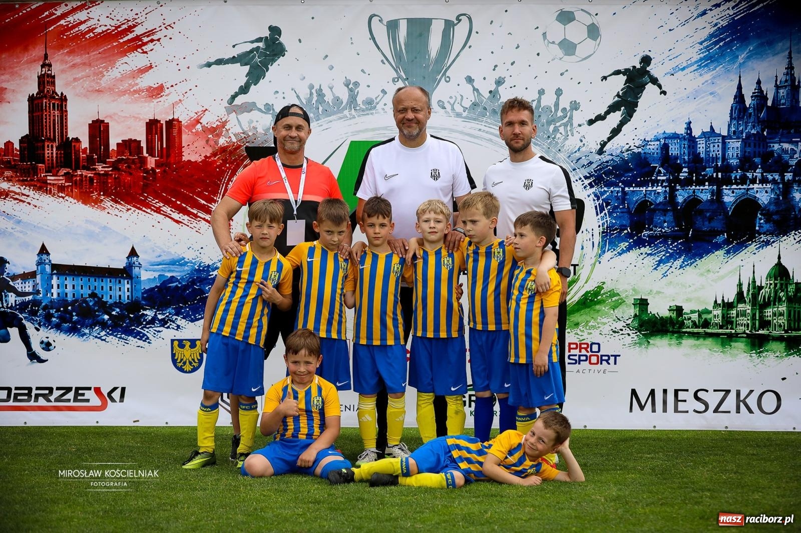 Zdjęcie w galerii na portalu naszraciborz.pl: Międzynarodowy Turniej Piłki Nożnej V4 Cup 2026 w Raciborzu – dwa dni rywalizacji młodych talentów wiadomości z regionu