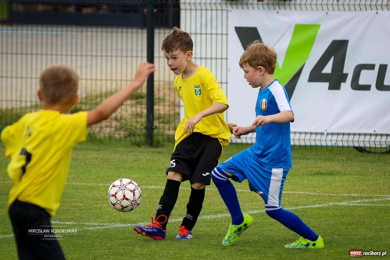 Zdjęcie w galerii na portalu naszraciborz.pl: Międzynarodowy Turniej Piłki Nożnej V4 Cup 2026 w Raciborzu – dwa dni rywalizacji młodych talentów wiadomości z regionu
