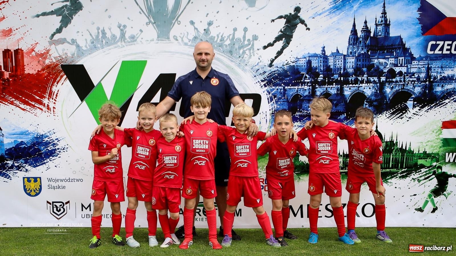 Zdjęcie w galerii na portalu naszraciborz.pl: Międzynarodowy Turniej Piłki Nożnej V4 Cup 2026 w Raciborzu – dwa dni rywalizacji młodych talentów wiadomości z regionu