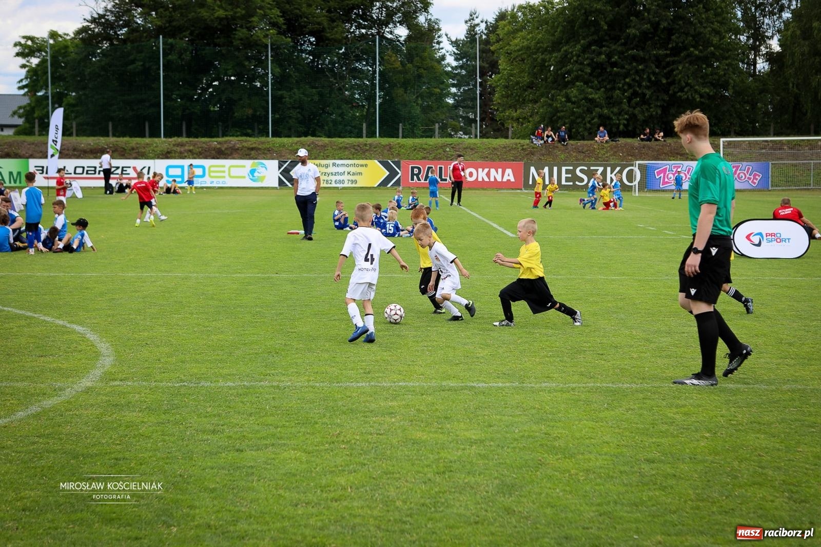 Zdjęcie w galerii na portalu naszraciborz.pl: Międzynarodowy Turniej Piłki Nożnej V4 Cup 2026 w Raciborzu – dwa dni rywalizacji młodych talentów wiadomości z regionu