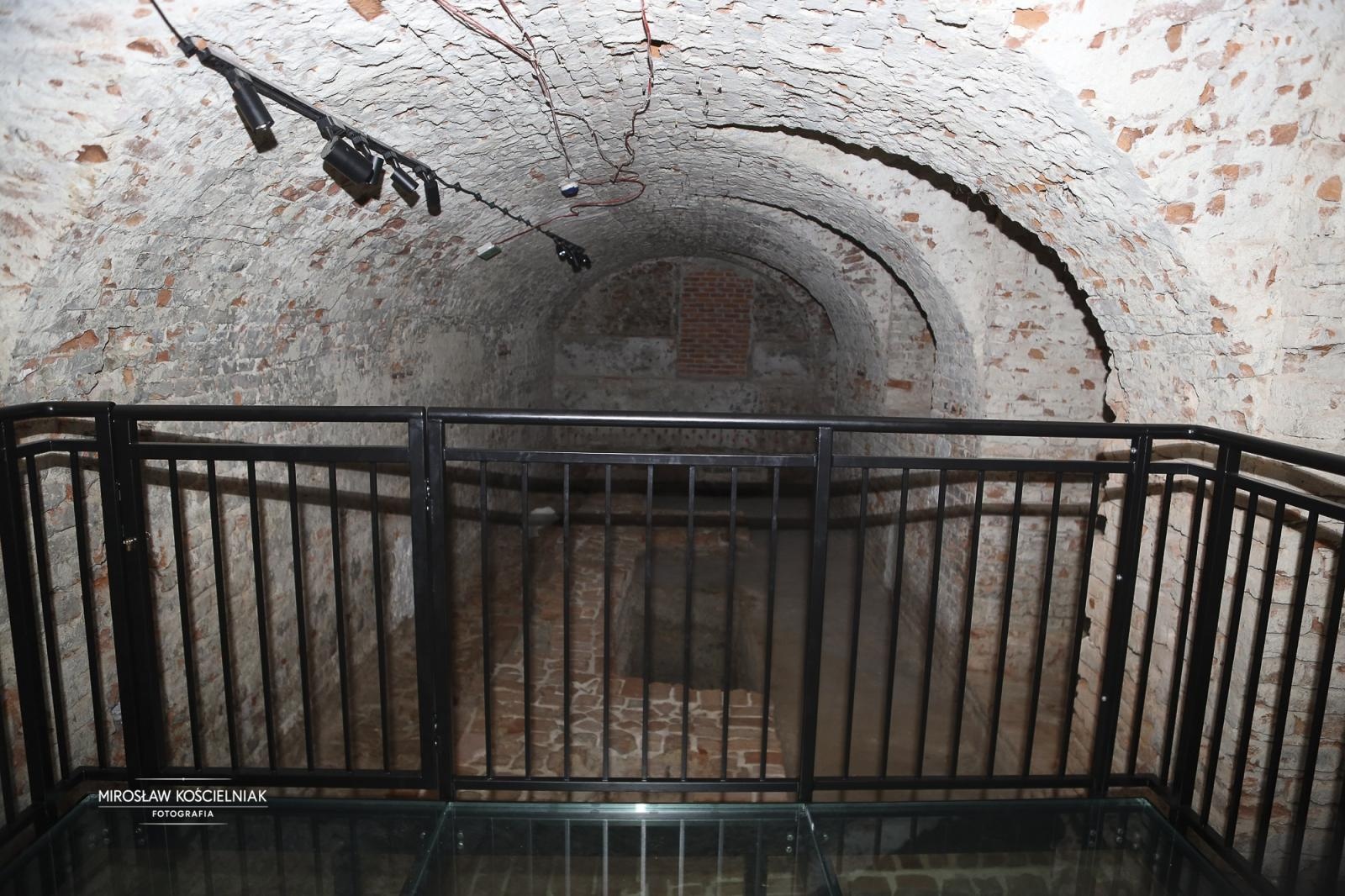 Zdjęcie w galerii na portalu naszraciborz.pl: Labirynt jak za dawnych lat – dyskoteka w stylu lat 80. i 90. z DJ Romkiem wiadomości z regionu