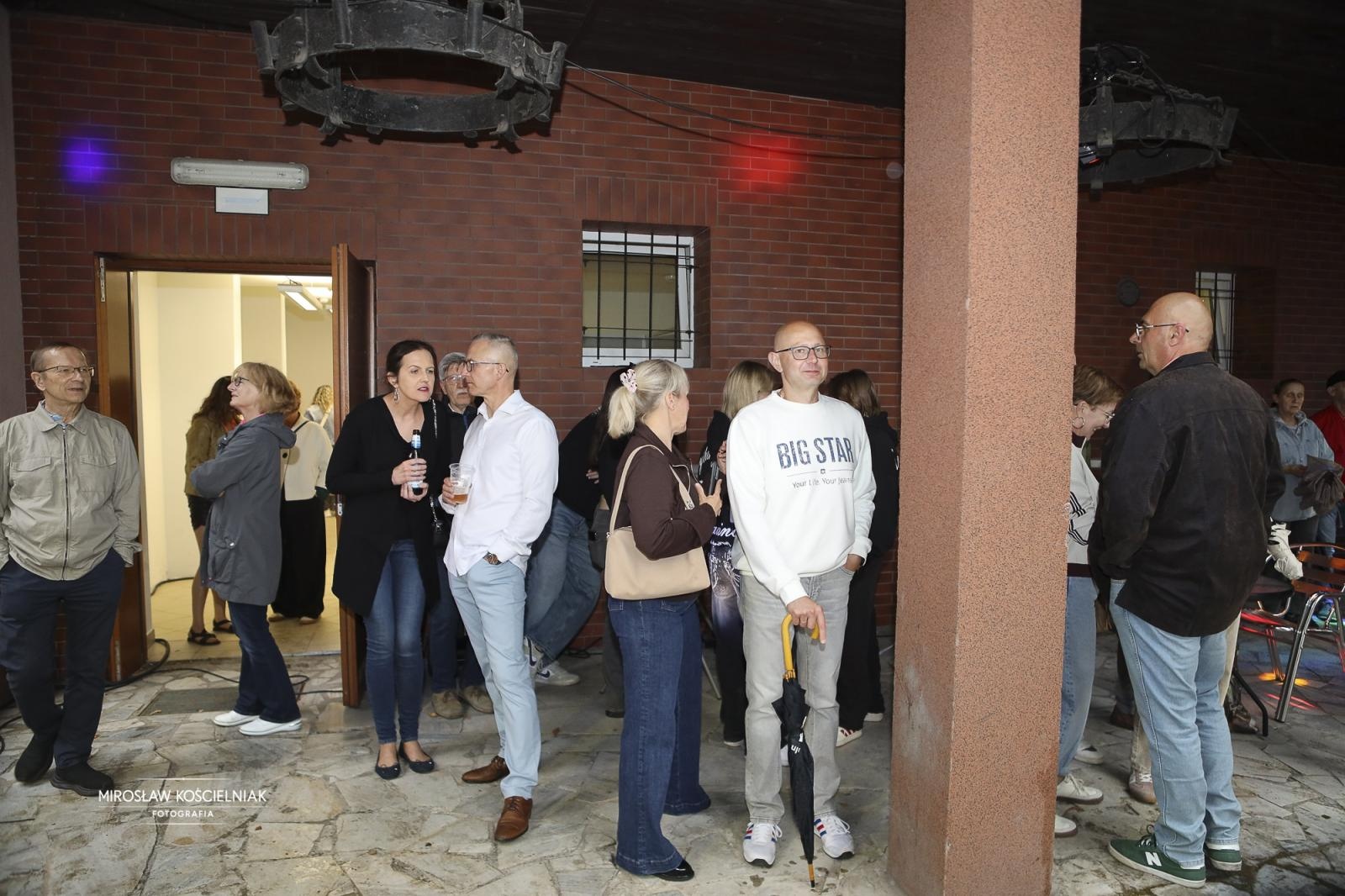 Zdjęcie w galerii na portalu naszraciborz.pl: Labirynt jak za dawnych lat – dyskoteka w stylu lat 80. i 90. z DJ Romkiem wiadomości z regionu