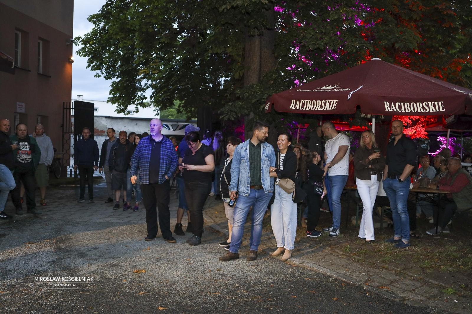 Zdjęcie w galerii na portalu naszraciborz.pl: Labirynt jak za dawnych lat – dyskoteka w stylu lat 80. i 90. z DJ Romkiem wiadomości z regionu