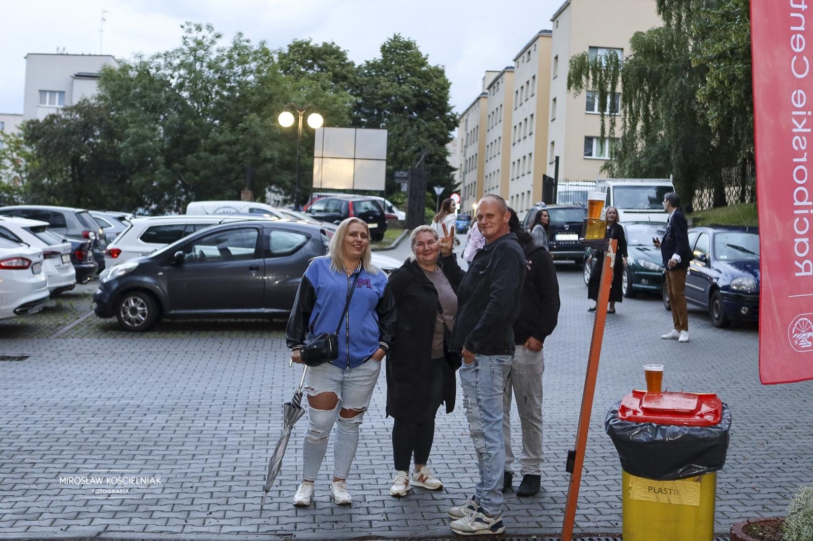 Zdjęcie w galerii na portalu naszraciborz.pl: Labirynt jak za dawnych lat – dyskoteka w stylu lat 80. i 90. z DJ Romkiem wiadomości z regionu