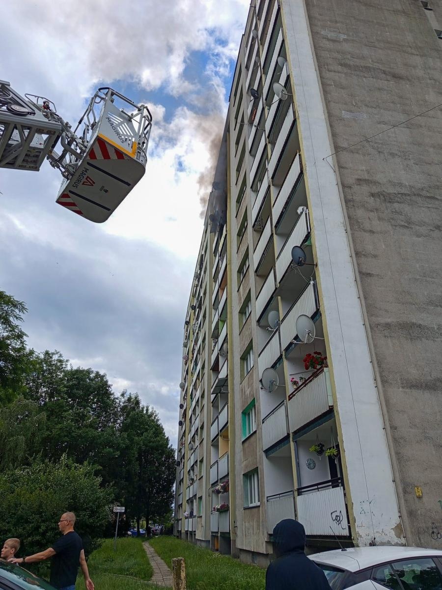 Zdjęcie w galerii na portalu naszraciborz.pl: Pożar mieszkania przy ul. Katowickiej w Raciborzu [FOTO i WIDEO] wiadomości z regionu
