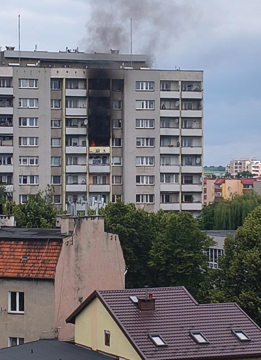 Zdjęcie w galerii na portalu naszraciborz.pl: Pożar mieszkania przy ul. Katowickiej w Raciborzu [FOTO i WIDEO] wiadomości z regionu