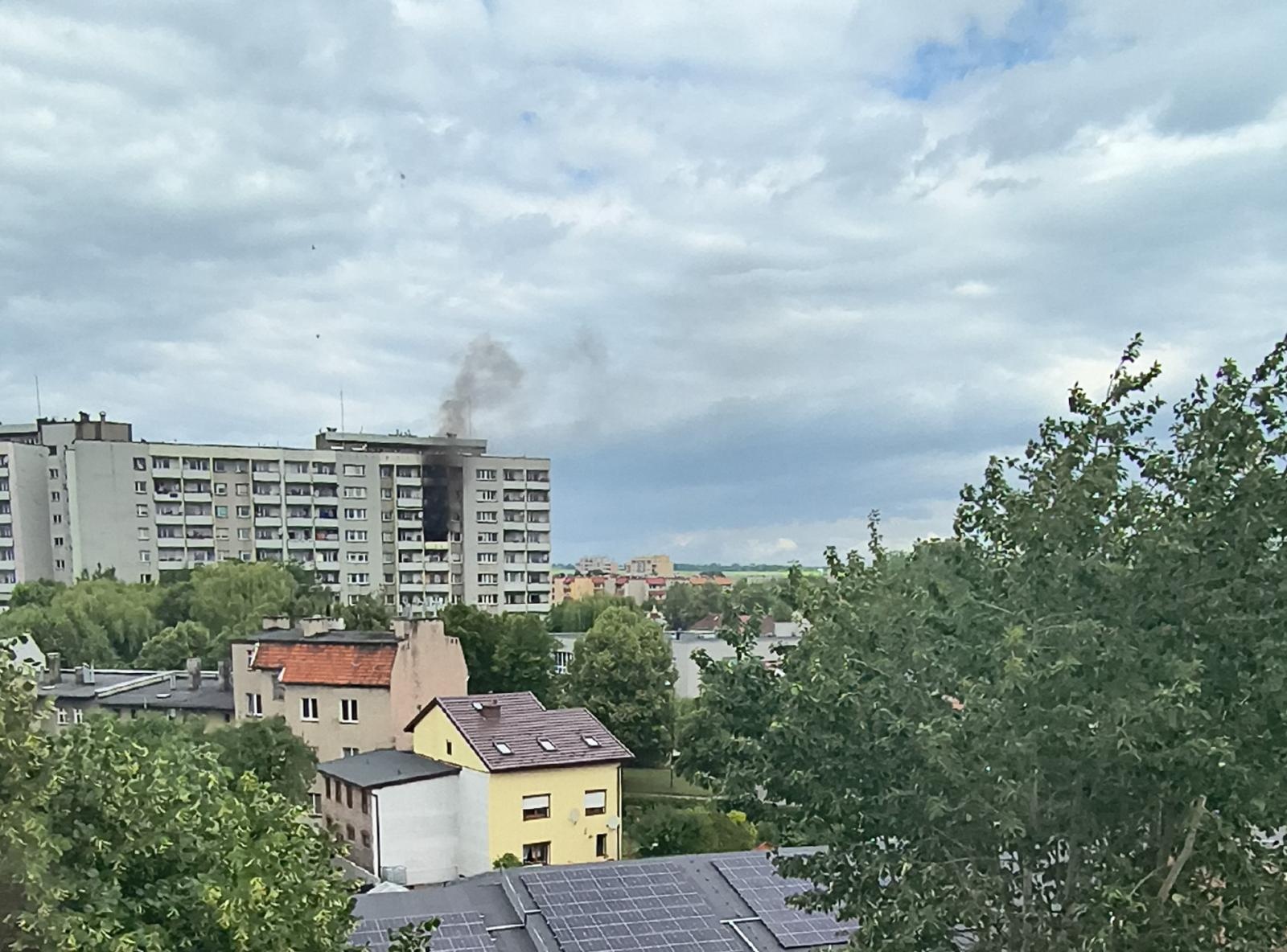 Zdjęcie w galerii na portalu naszraciborz.pl: Pożar mieszkania przy ul. Katowickiej w Raciborzu [FOTO i WIDEO] wiadomości z regionu