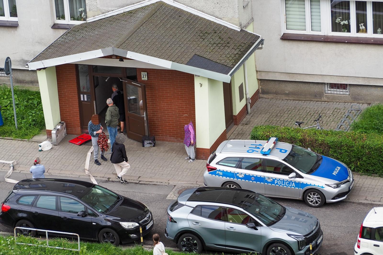 Zdjęcie w galerii na portalu naszraciborz.pl: Pożar mieszkania przy ul. Katowickiej w Raciborzu [FOTO i WIDEO] wiadomości z regionu