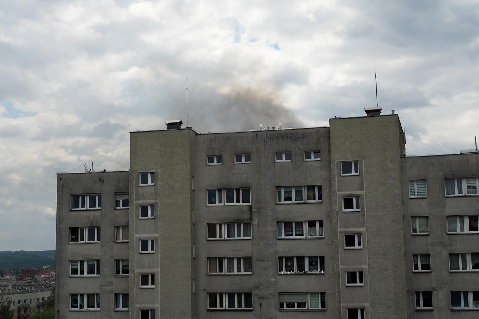 Zdjęcie w galerii na portalu naszraciborz.pl: Pożar mieszkania przy ul. Katowickiej w Raciborzu [FOTO i WIDEO] wiadomości z regionu