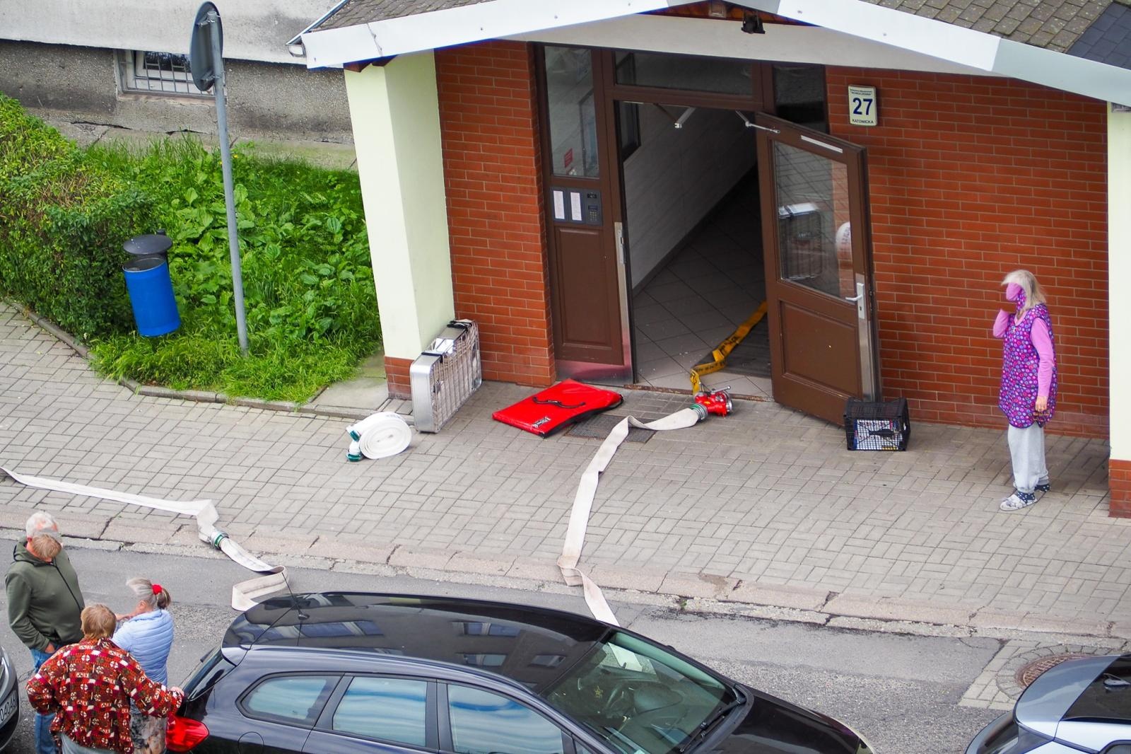 Zdjęcie w galerii na portalu naszraciborz.pl: Pożar mieszkania przy ul. Katowickiej w Raciborzu [FOTO i WIDEO] wiadomości z regionu