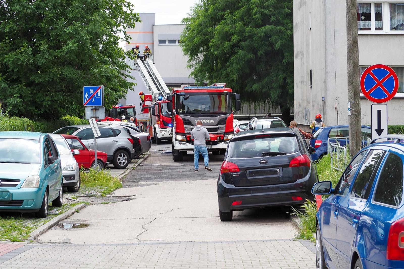 Zdjęcie w galerii na portalu naszraciborz.pl: Pożar mieszkania przy ul. Katowickiej w Raciborzu [FOTO i WIDEO] wiadomości z regionu