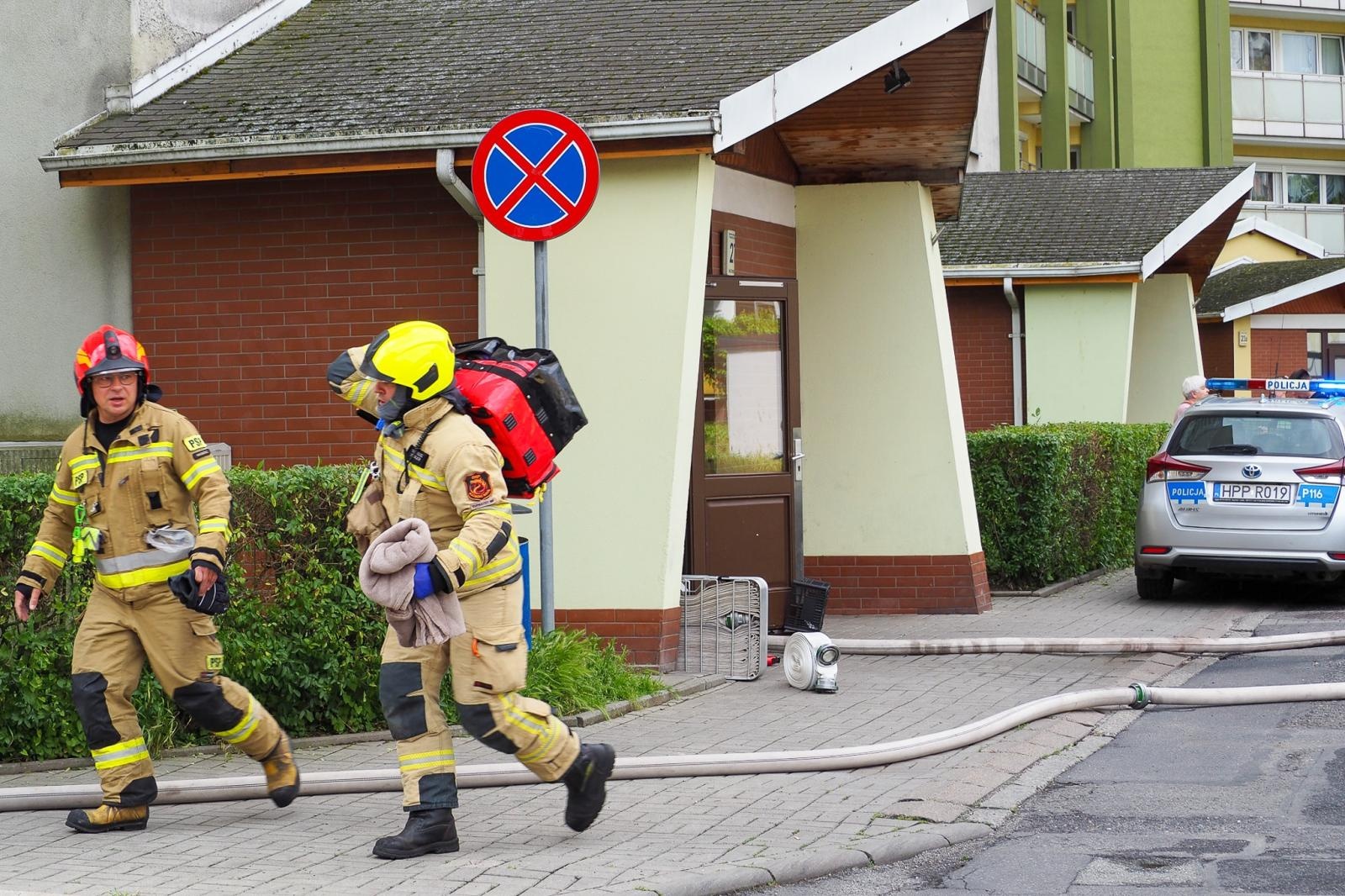 Zdjęcie w galerii na portalu naszraciborz.pl: Pożar mieszkania przy ul. Katowickiej w Raciborzu [FOTO i WIDEO] wiadomości z regionu