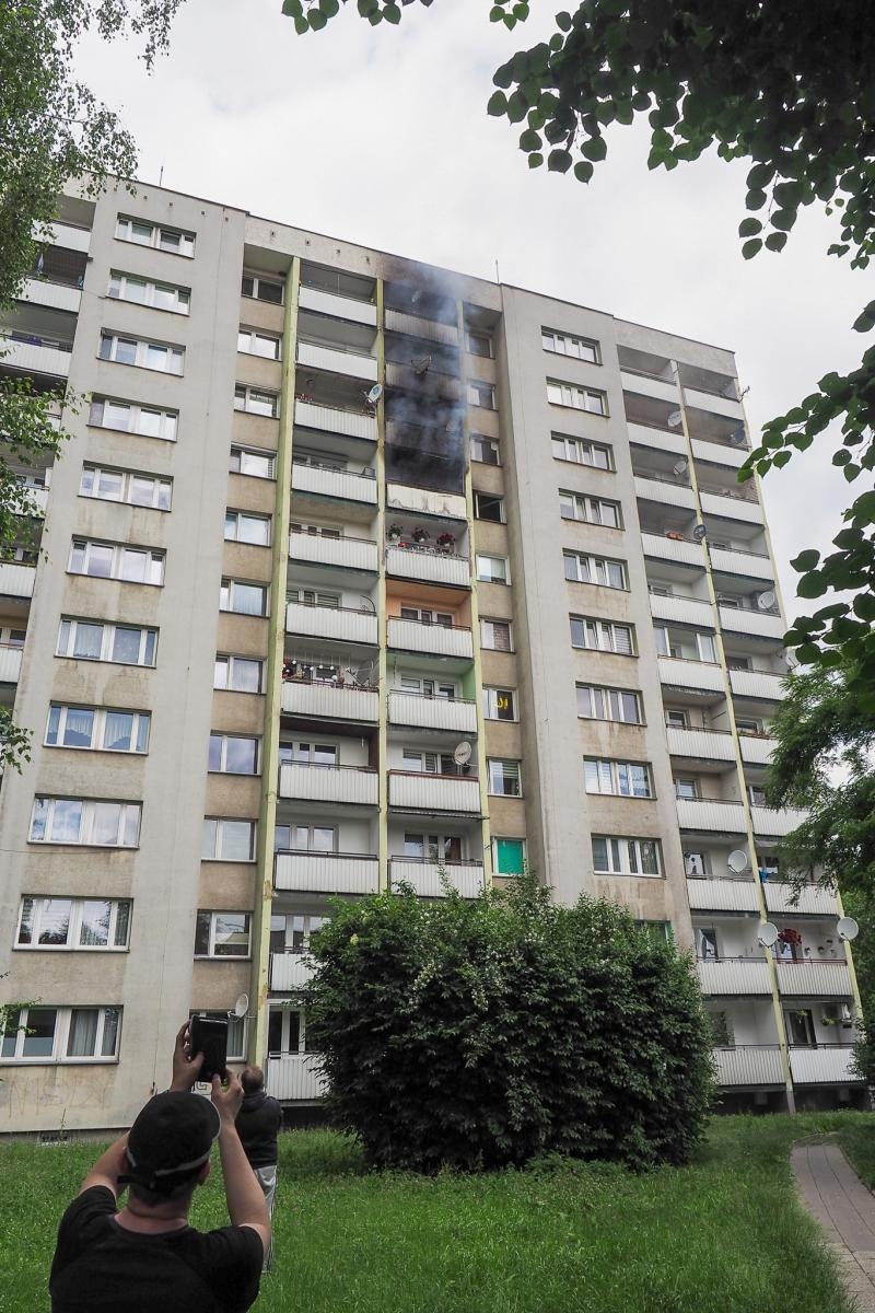 Zdjęcie w galerii na portalu naszraciborz.pl: Pożar mieszkania przy ul. Katowickiej w Raciborzu [FOTO i WIDEO] wiadomości z regionu