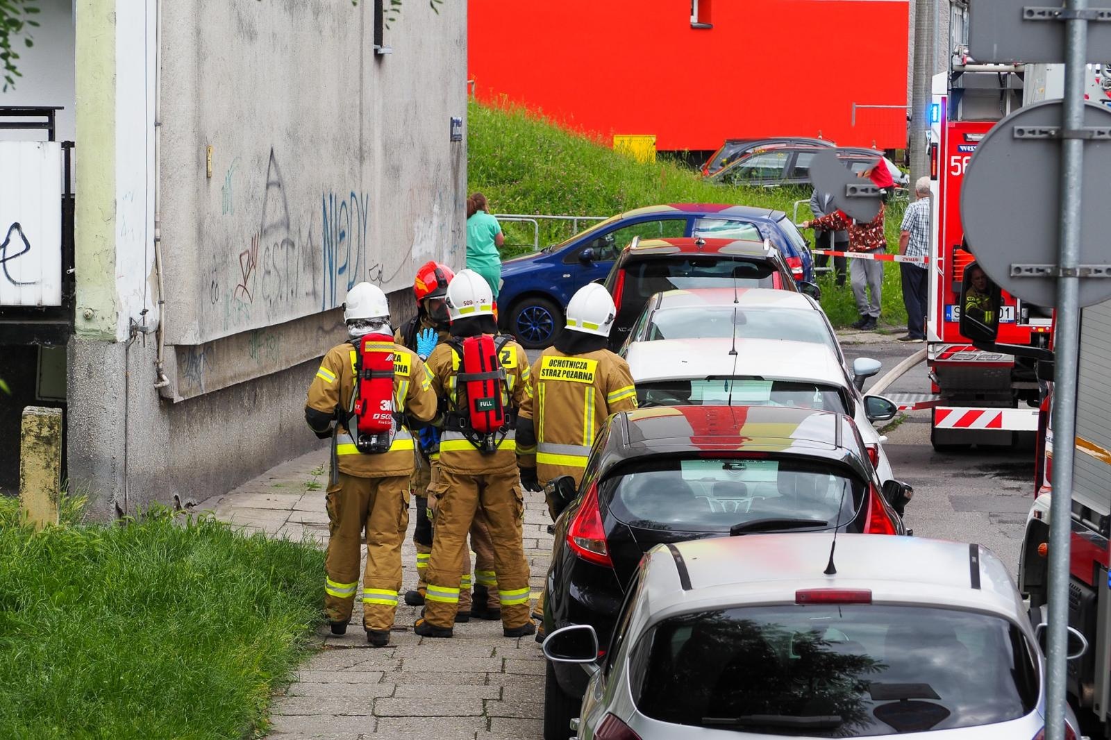 Zdjęcie w galerii na portalu naszraciborz.pl: Pożar mieszkania przy ul. Katowickiej w Raciborzu [FOTO i WIDEO] wiadomości z regionu