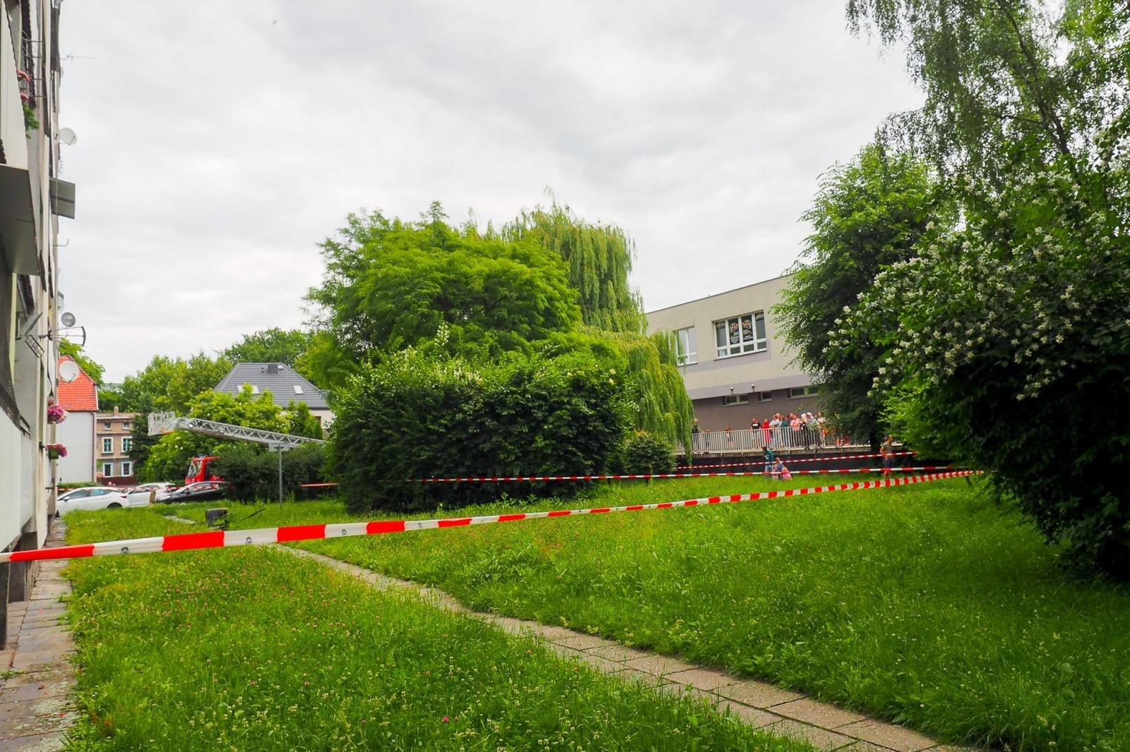 Zdjęcie w galerii na portalu naszraciborz.pl: Pożar mieszkania przy ul. Katowickiej w Raciborzu [FOTO i WIDEO] wiadomości z regionu