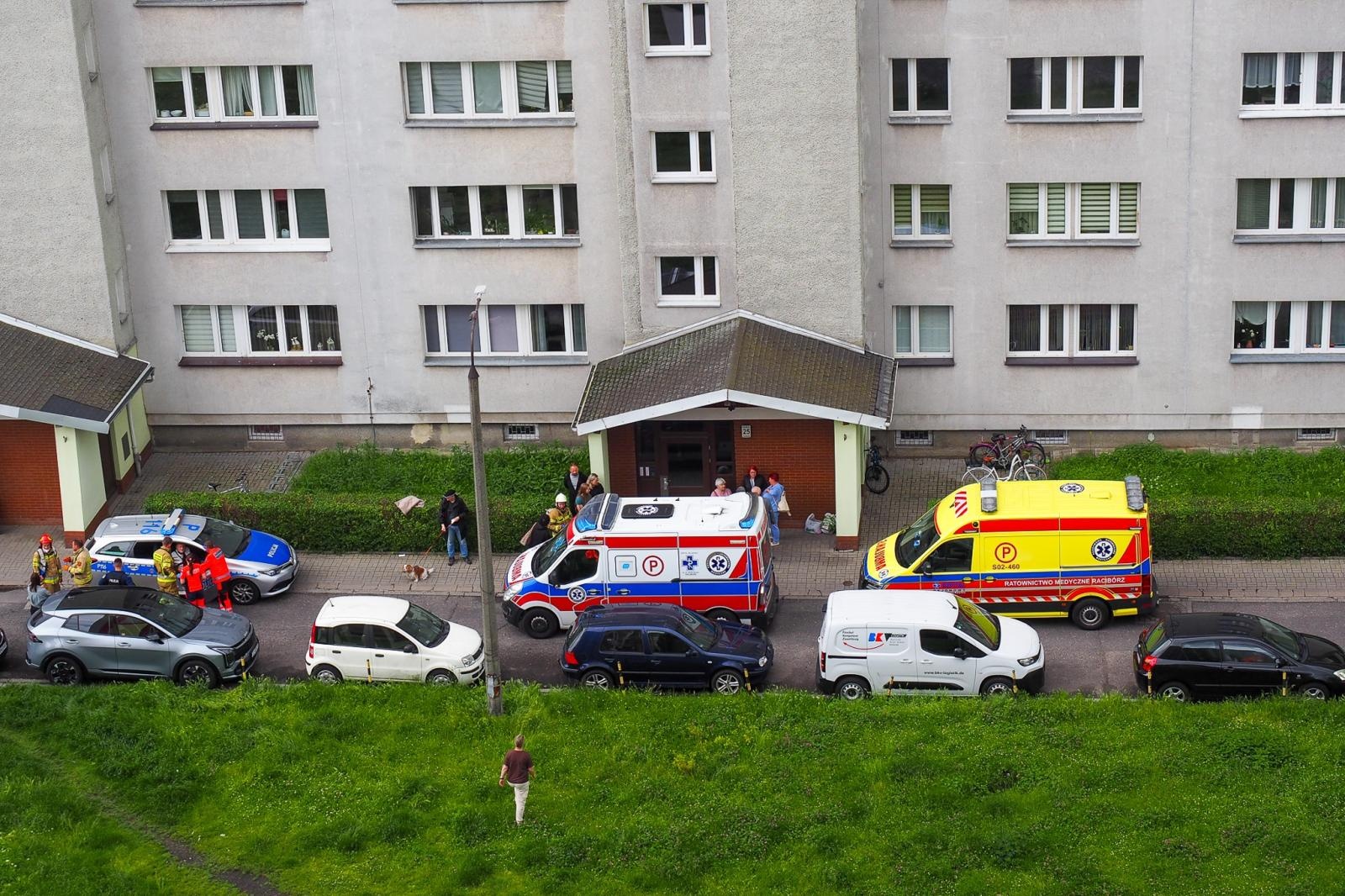 Zdjęcie w galerii na portalu naszraciborz.pl: Pożar mieszkania przy ul. Katowickiej w Raciborzu [FOTO i WIDEO] wiadomości z regionu