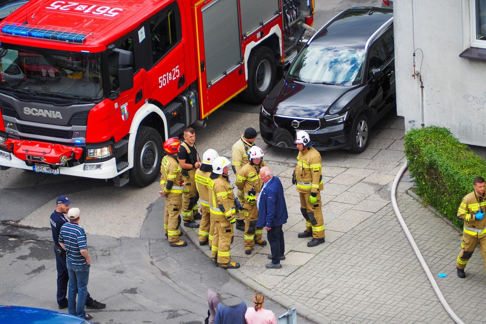Zdjęcie w galerii na portalu naszraciborz.pl: Pożar mieszkania przy ul. Katowickiej w Raciborzu [FOTO i WIDEO] wiadomości z regionu