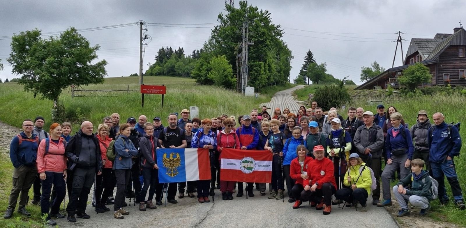 Zdjęcie w galerii na portalu naszraciborz.pl: Zdobyli Wielką Sowę i Szczeliniec Wielki. PTTK Racibórz na szlaku Korony Gór Polski wiadomości z regionu