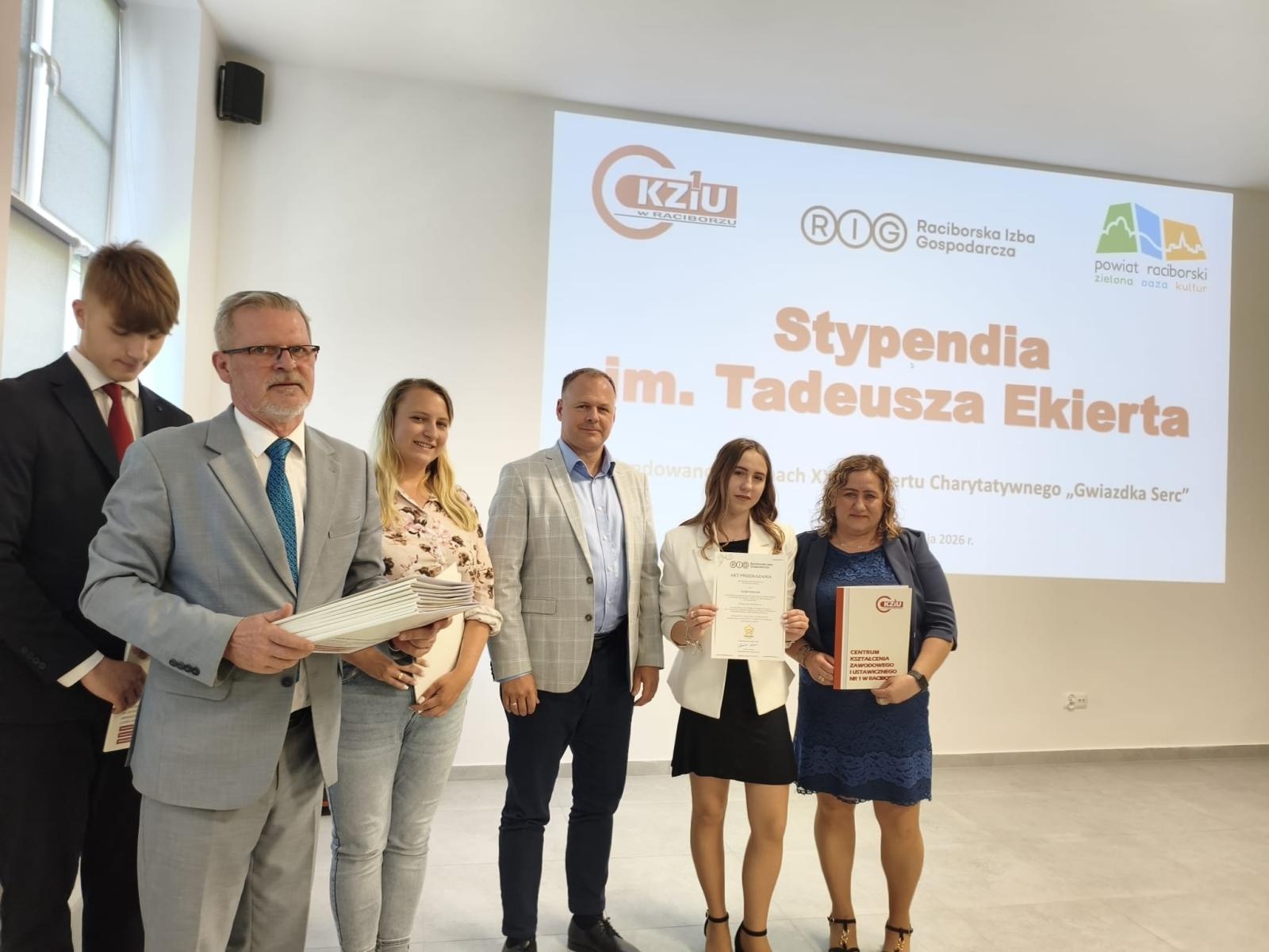 Zdjęcie w galerii na portalu naszraciborz.pl: Wręczono Stypendia im. Tadeusza Ekierta. Wsparcie otrzyma 30 uczniów raciborskich szkół wiadomości z regionu