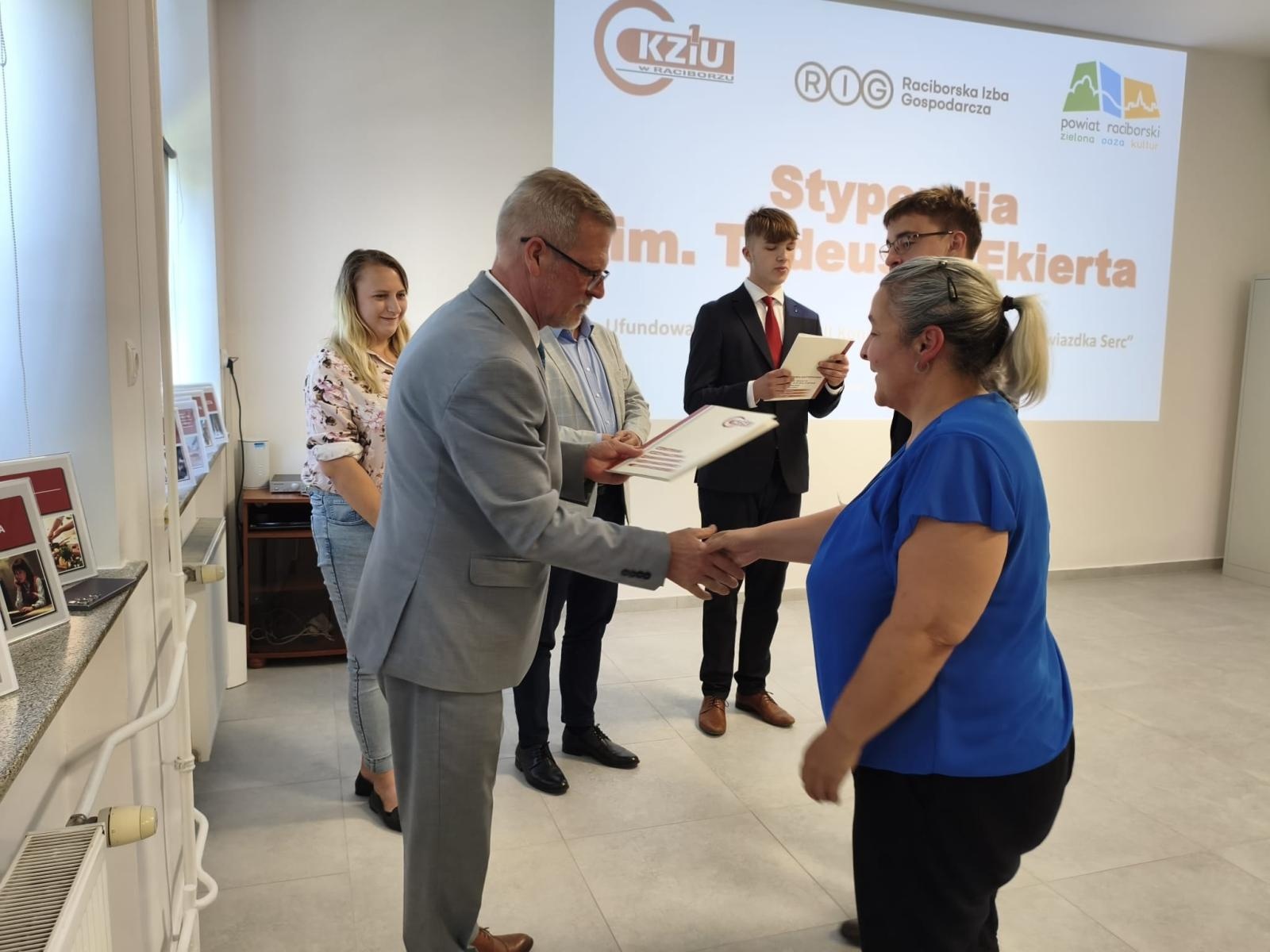 Zdjęcie w galerii na portalu naszraciborz.pl: Wręczono Stypendia im. Tadeusza Ekierta. Wsparcie otrzyma 30 uczniów raciborskich szkół wiadomości z regionu