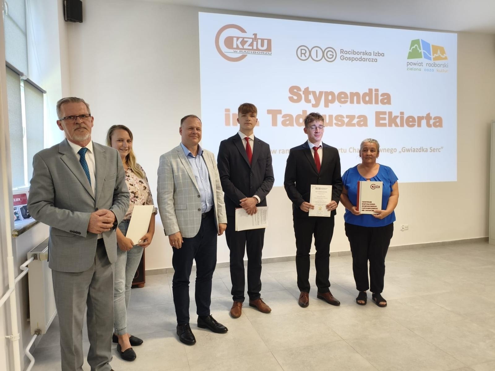 Zdjęcie w galerii na portalu naszraciborz.pl: Wręczono Stypendia im. Tadeusza Ekierta. Wsparcie otrzyma 30 uczniów raciborskich szkół wiadomości z regionu