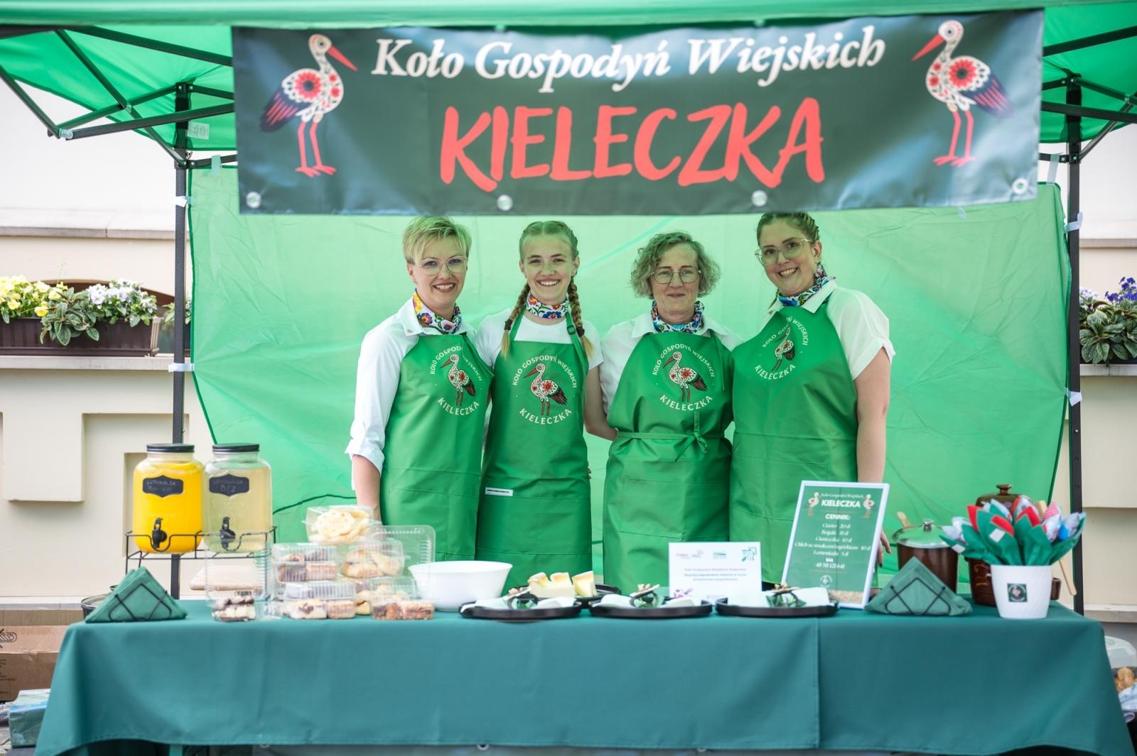 Zdjęcie w galerii na portalu naszraciborz.pl: Rudnickie Jabłonki najlepsze! Zwyciężyły w konkursie Polska smakuje na Zamku Piastowskim wiadomości z regionu