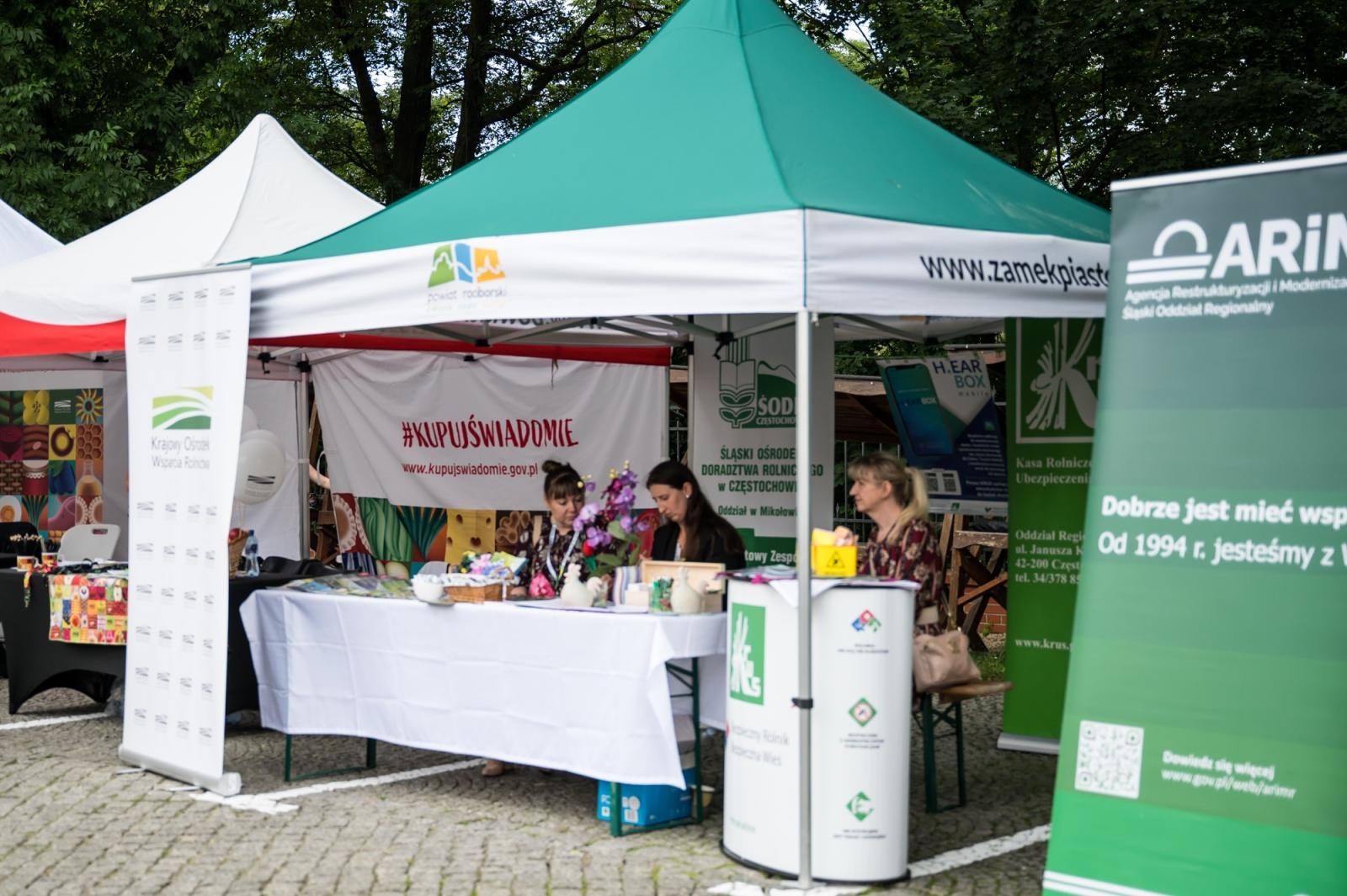 Zdjęcie w galerii na portalu naszraciborz.pl: Rudnickie Jabłonki najlepsze! Zwyciężyły w konkursie Polska smakuje na Zamku Piastowskim wiadomości z regionu