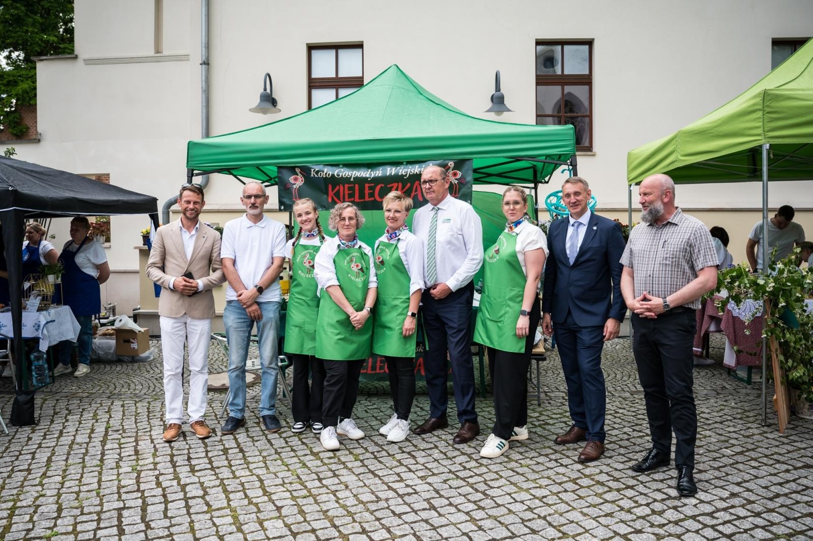 Zdjęcie w galerii na portalu naszraciborz.pl: Rudnickie Jabłonki najlepsze! Zwyciężyły w konkursie Polska smakuje na Zamku Piastowskim wiadomości z regionu