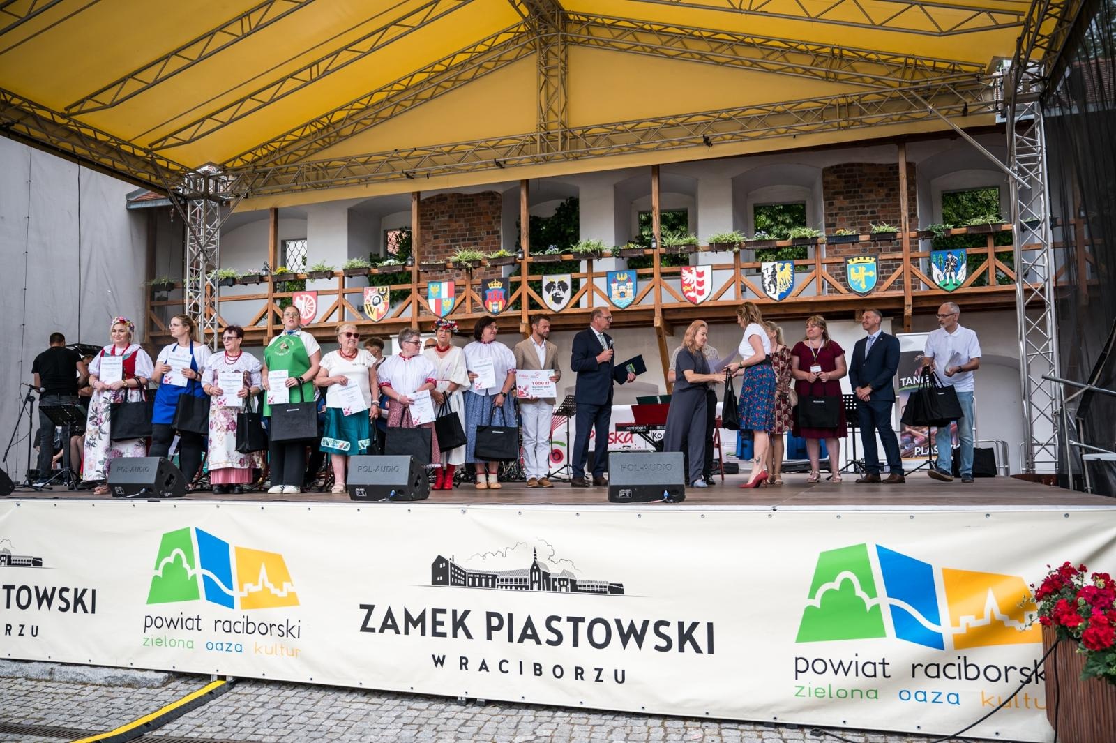 Zdjęcie w galerii na portalu naszraciborz.pl: Rudnickie Jabłonki najlepsze! Zwyciężyły w konkursie Polska smakuje na Zamku Piastowskim wiadomości z regionu