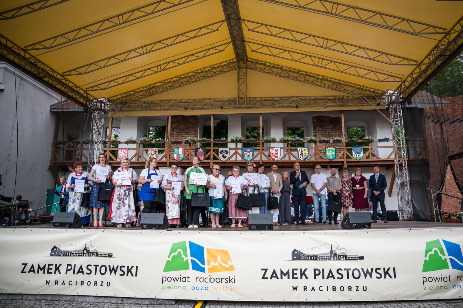 Zdjęcie w galerii na portalu naszraciborz.pl: Rudnickie Jabłonki najlepsze! Zwyciężyły w konkursie Polska smakuje na Zamku Piastowskim wiadomości z regionu