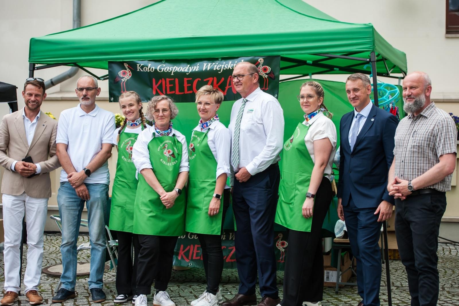 Zdjęcie w galerii na portalu naszraciborz.pl: Rudnickie Jabłonki najlepsze! Zwyciężyły w konkursie Polska smakuje na Zamku Piastowskim wiadomości z regionu