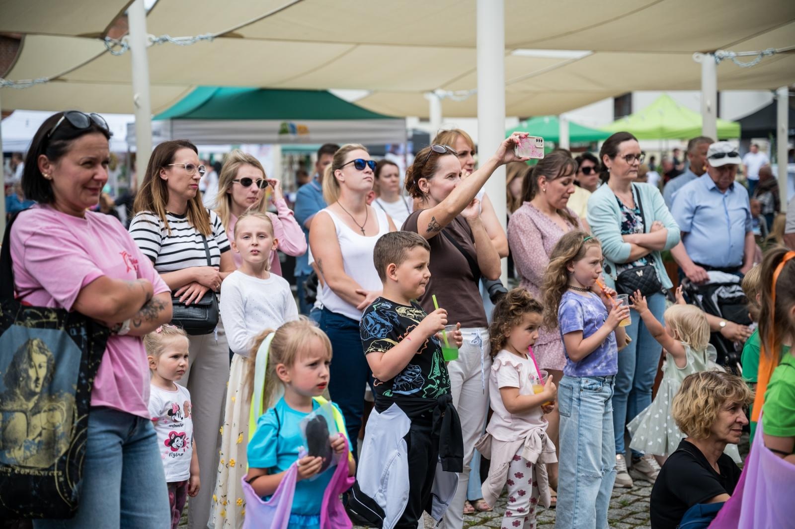 Zdjęcie w galerii na portalu naszraciborz.pl: Młode talenty na scenie Zamku Piastowskiego. Występy wychowanków Powiatowego Domu Kultury wiadomości z regionu