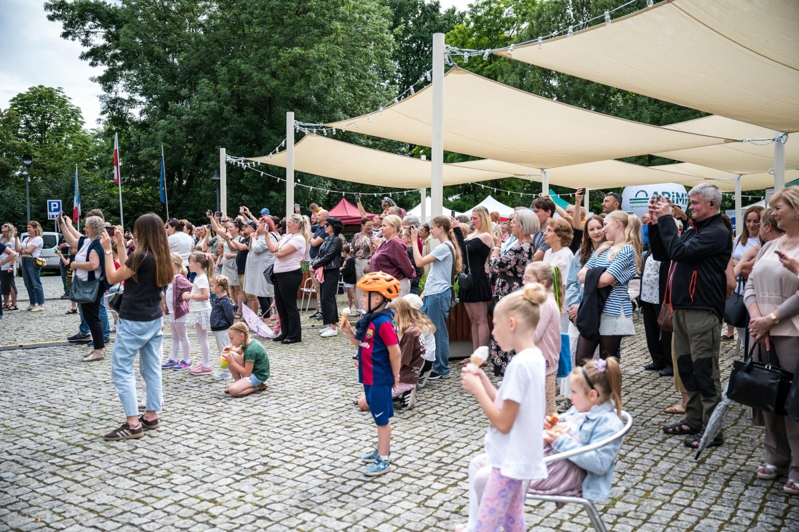 Zdjęcie w galerii na portalu naszraciborz.pl: Młode talenty na scenie Zamku Piastowskiego. Występy wychowanków Powiatowego Domu Kultury wiadomości z regionu