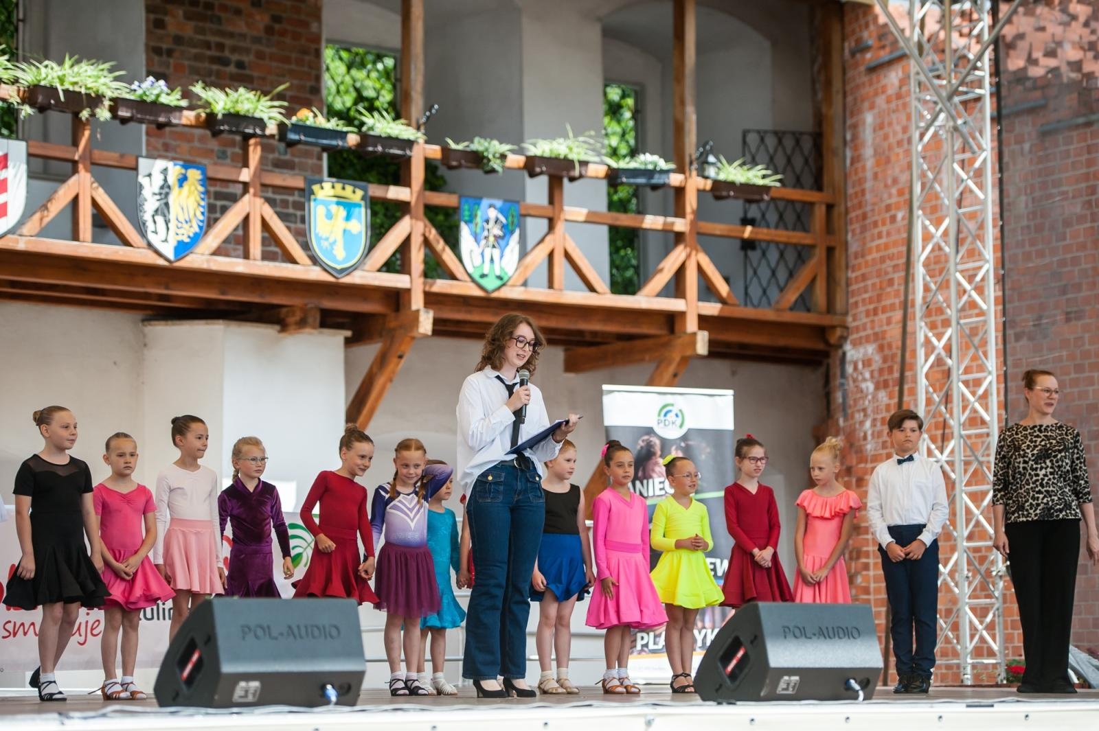 Zdjęcie w galerii na portalu naszraciborz.pl: Młode talenty na scenie Zamku Piastowskiego. Występy wychowanków Powiatowego Domu Kultury wiadomości z regionu