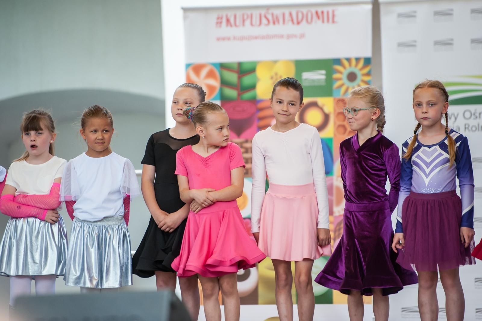 Zdjęcie w galerii na portalu naszraciborz.pl: Młode talenty na scenie Zamku Piastowskiego. Występy wychowanków Powiatowego Domu Kultury wiadomości z regionu