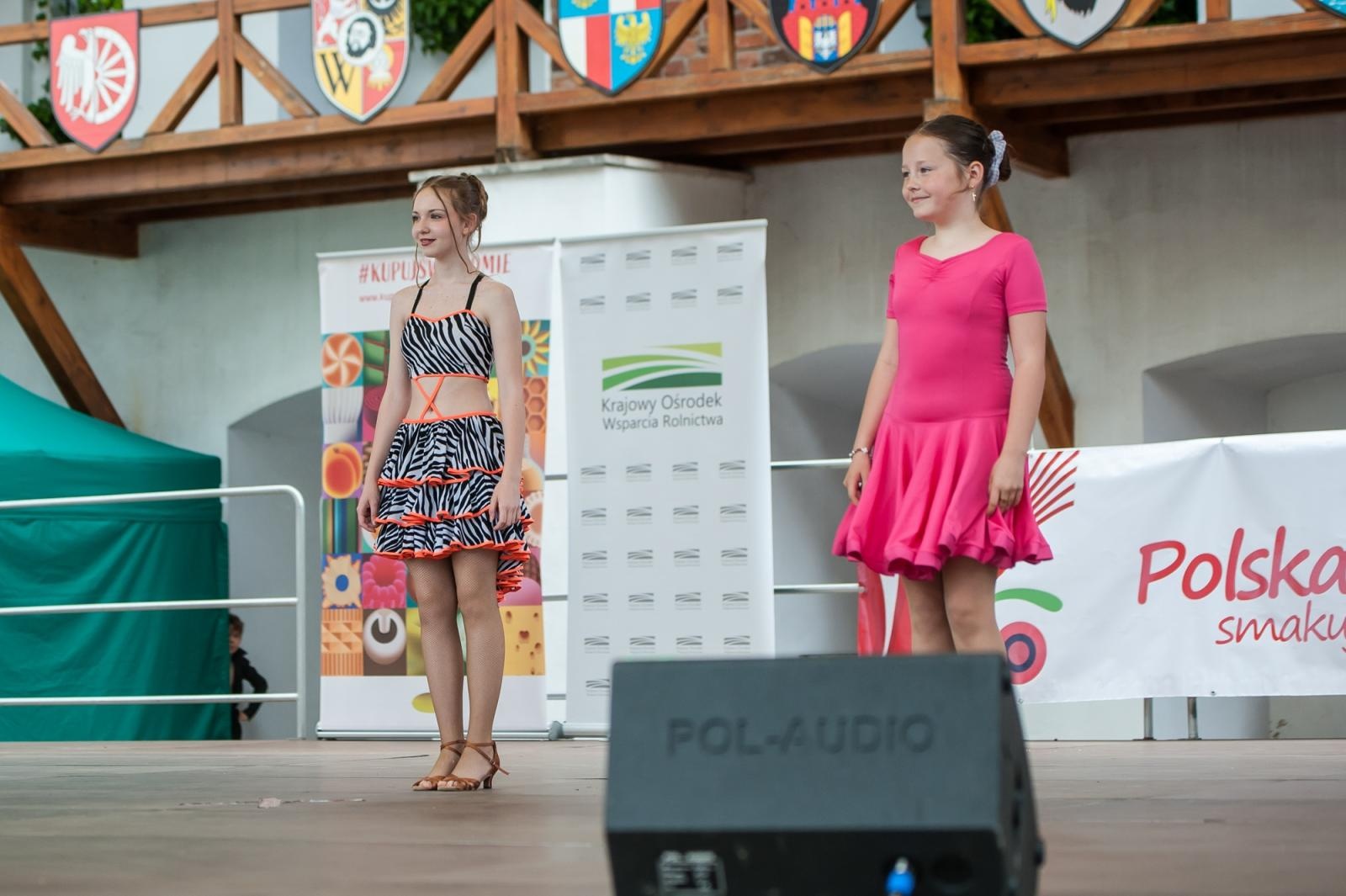 Zdjęcie w galerii na portalu naszraciborz.pl: Młode talenty na scenie Zamku Piastowskiego. Występy wychowanków Powiatowego Domu Kultury wiadomości z regionu