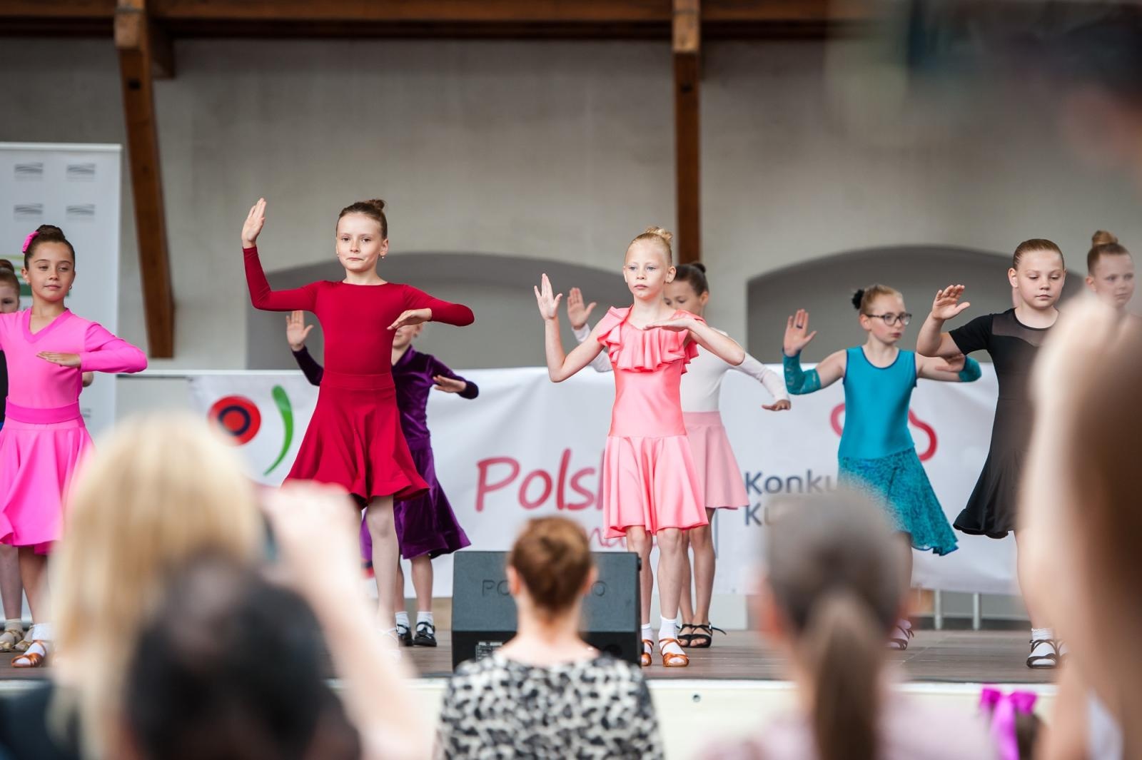 Zdjęcie w galerii na portalu naszraciborz.pl: Młode talenty na scenie Zamku Piastowskiego. Występy wychowanków Powiatowego Domu Kultury wiadomości z regionu