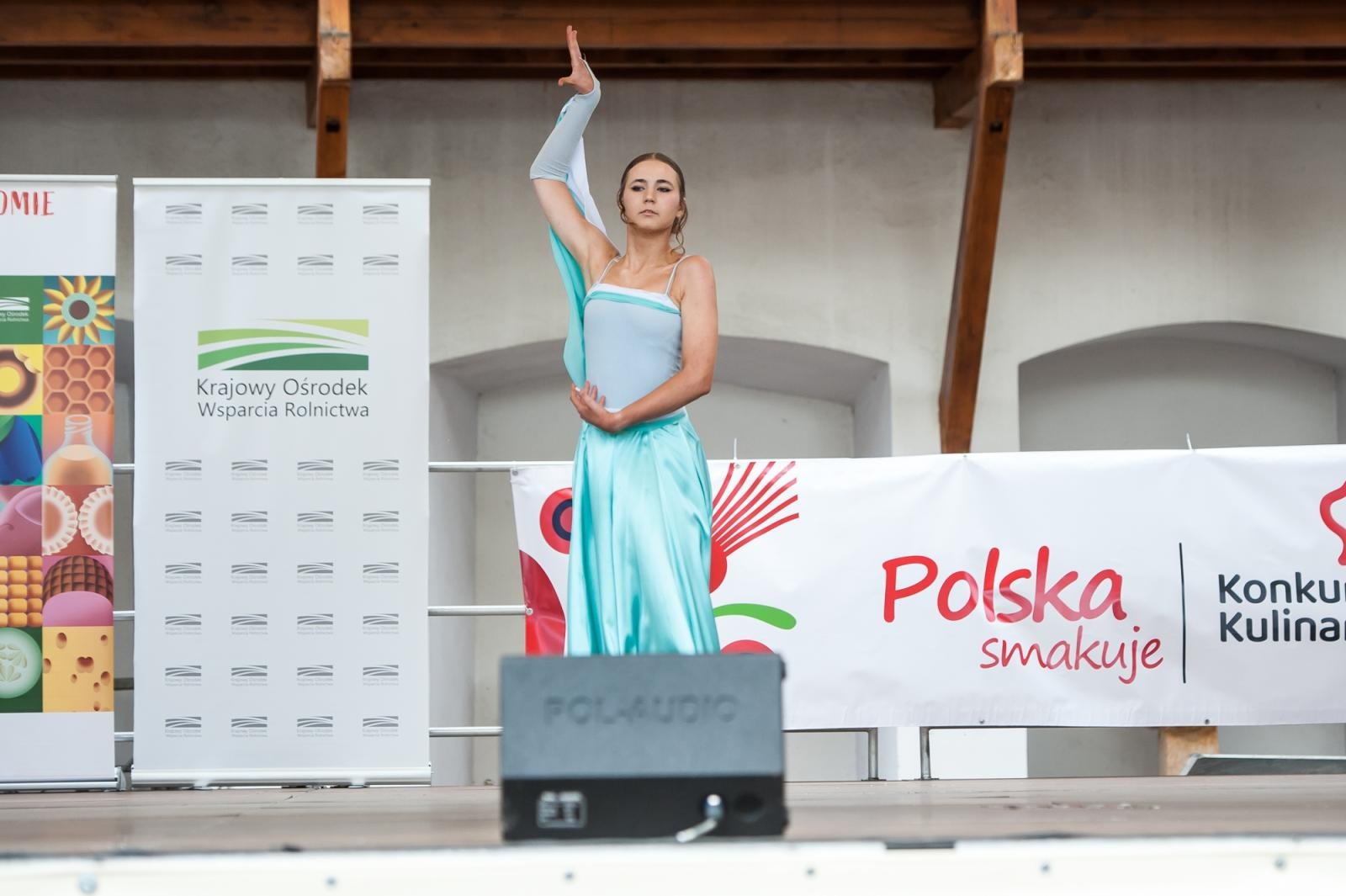 Zdjęcie w galerii na portalu naszraciborz.pl: Młode talenty na scenie Zamku Piastowskiego. Występy wychowanków Powiatowego Domu Kultury wiadomości z regionu