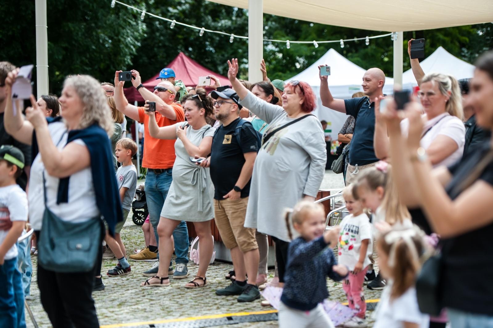 Zdjęcie w galerii na portalu naszraciborz.pl: Młode talenty na scenie Zamku Piastowskiego. Występy wychowanków Powiatowego Domu Kultury wiadomości z regionu