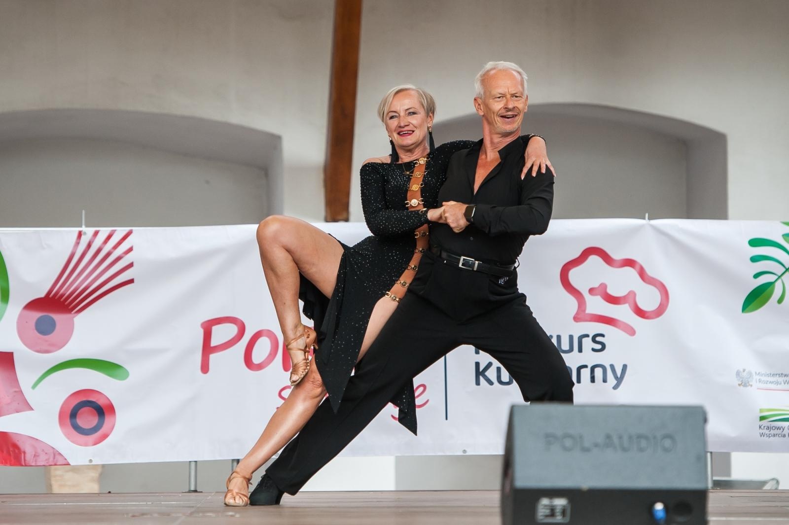 Zdjęcie w galerii na portalu naszraciborz.pl: Młode talenty na scenie Zamku Piastowskiego. Występy wychowanków Powiatowego Domu Kultury wiadomości z regionu