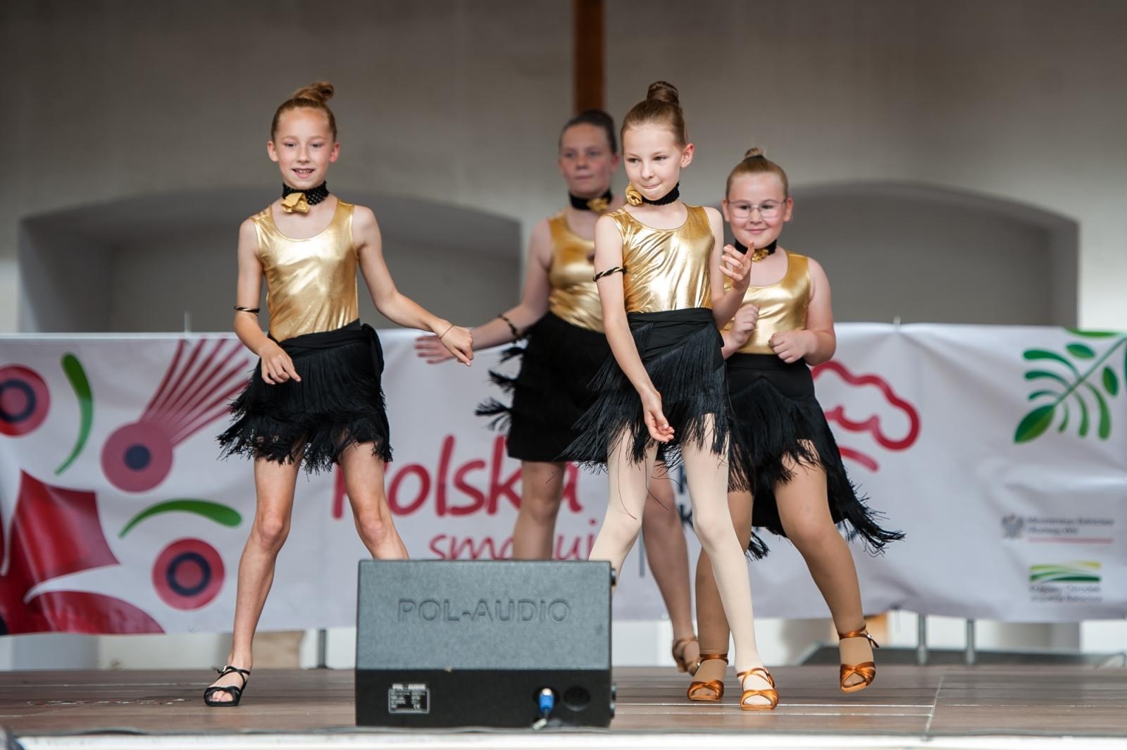 Zdjęcie w galerii na portalu naszraciborz.pl: Młode talenty na scenie Zamku Piastowskiego. Występy wychowanków Powiatowego Domu Kultury wiadomości z regionu